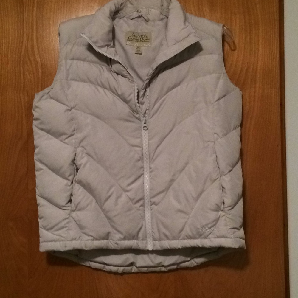 Cabelas puffer vest